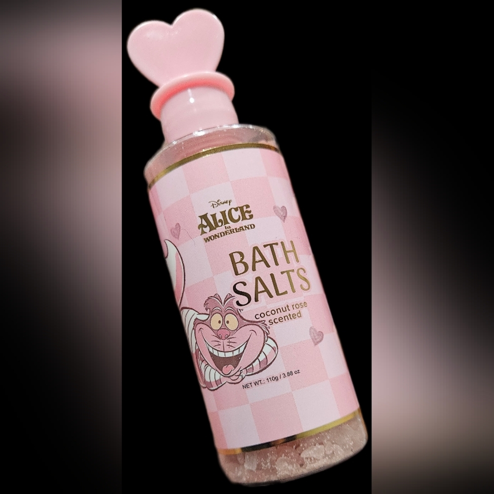 NWT DISNEY'S ALICE IN WONDERLAND COCONUT ROSE BATH SALTS HEART TOPPER!
